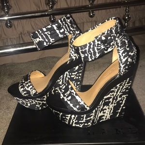 LAMB Iowa Black/White Wedge Sandal - 9 Women’s